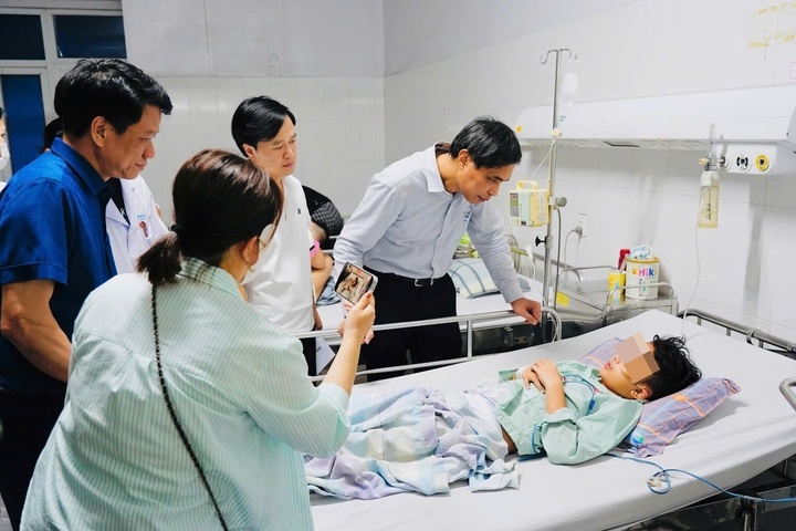 Quang Ninh mien vien phi, ho tro xe dua thi the nan nhan ve que hinh anh