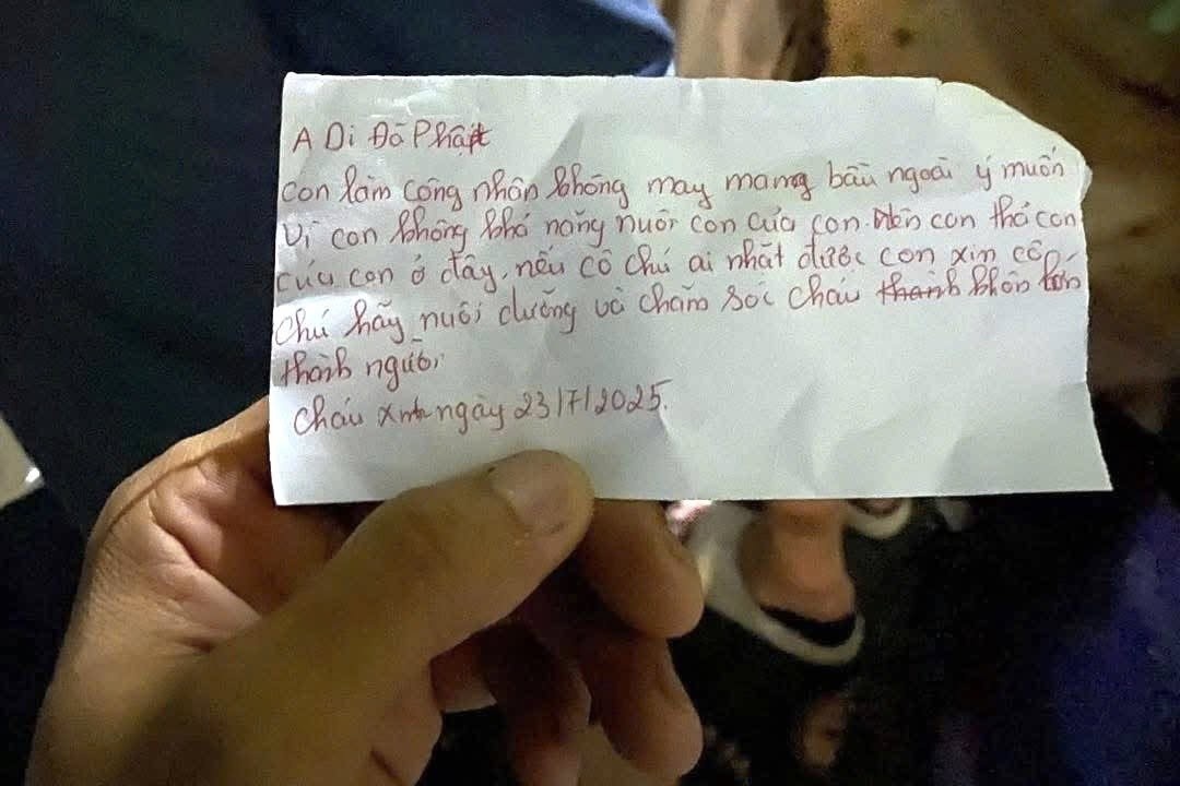 Be 3 ngay tuoi bi bo roi cung la thu tay nghen ngao cua nguoi me hinh anh