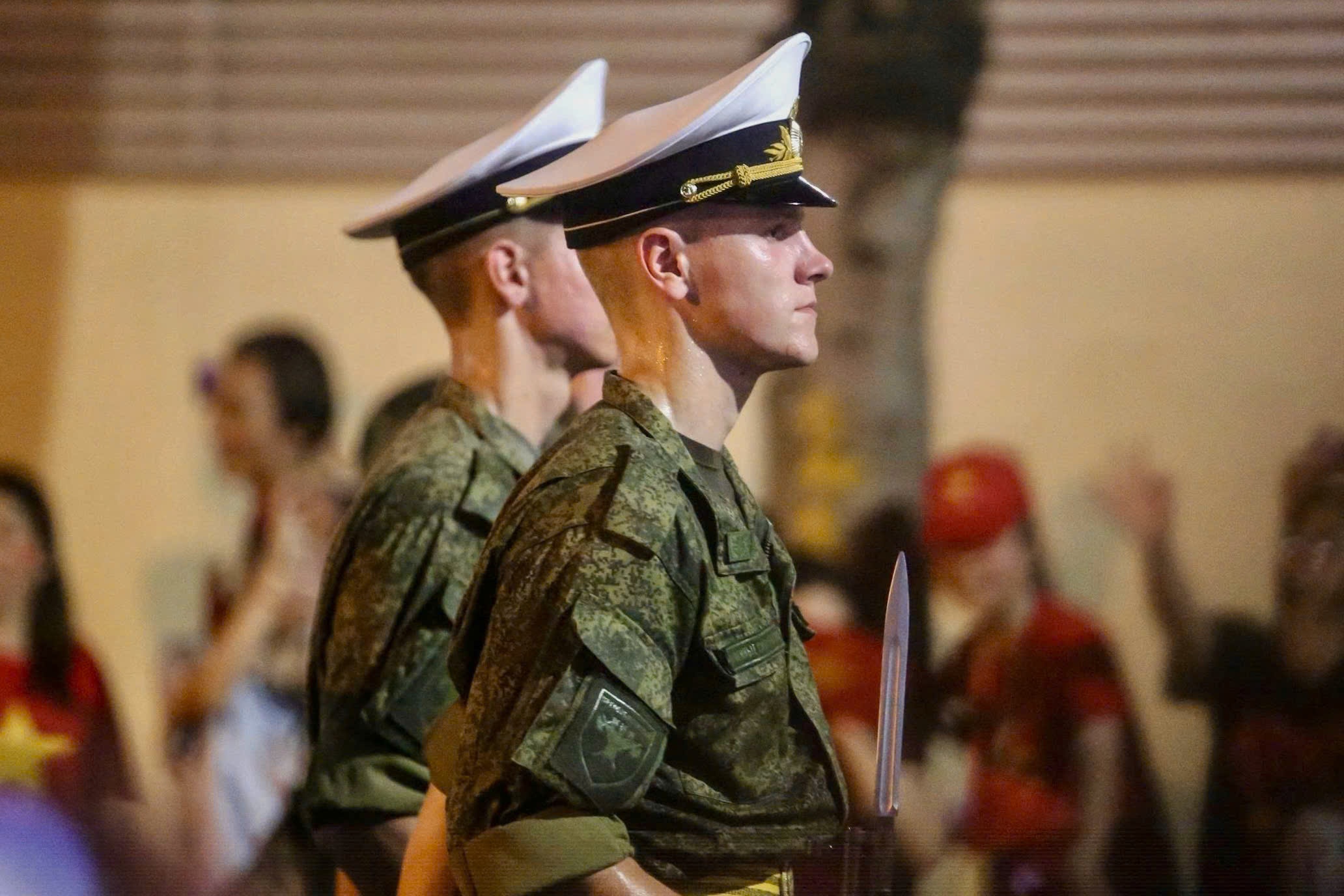 Can canh quan doi Nga, Lao va Campuchia hop luyen dieu binh 2/9 hinh anh