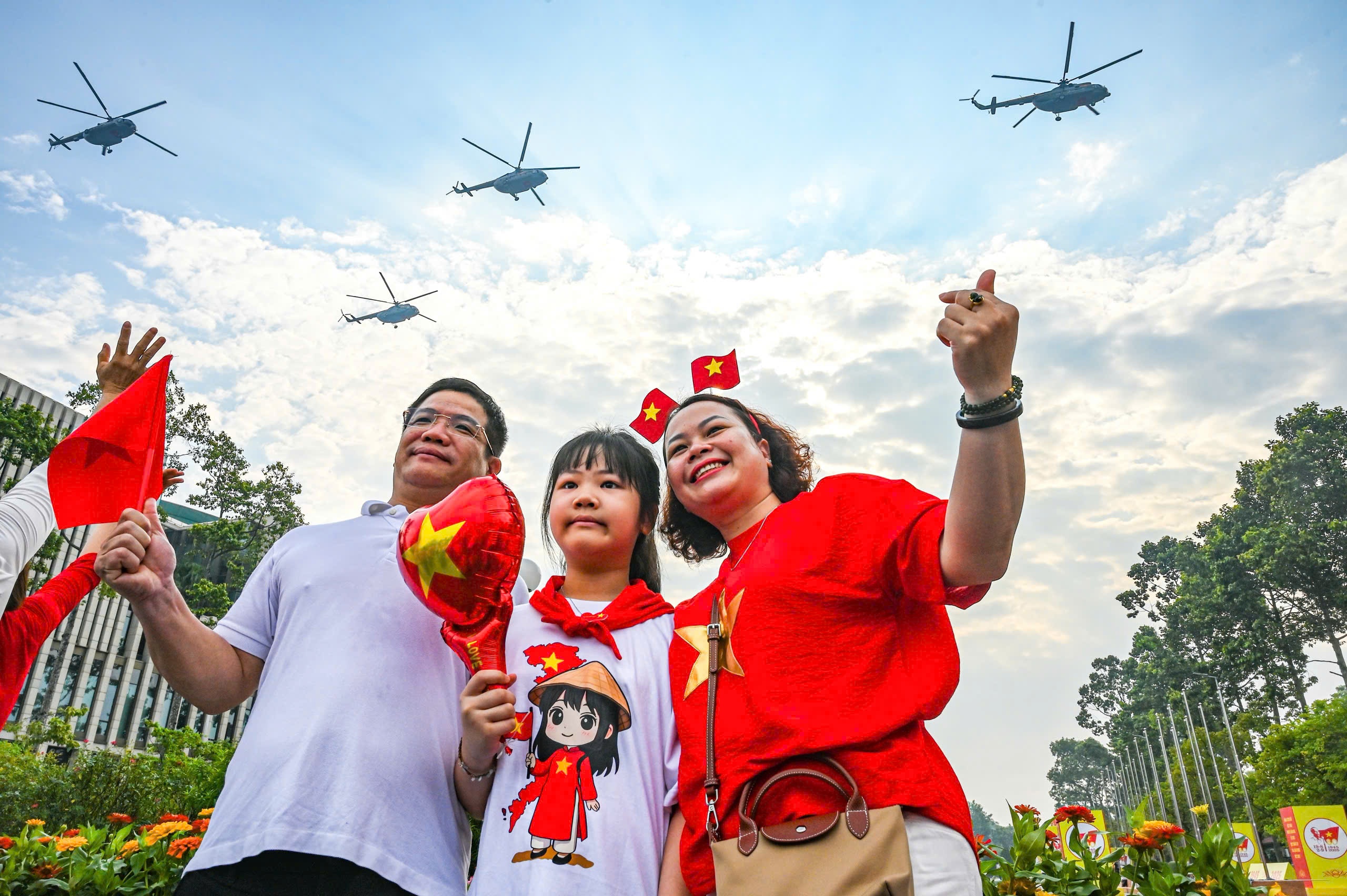 Kho bac Nha nuoc lam viec xuyen le, chi qua 100.000 dong truoc 2/9 hinh anh