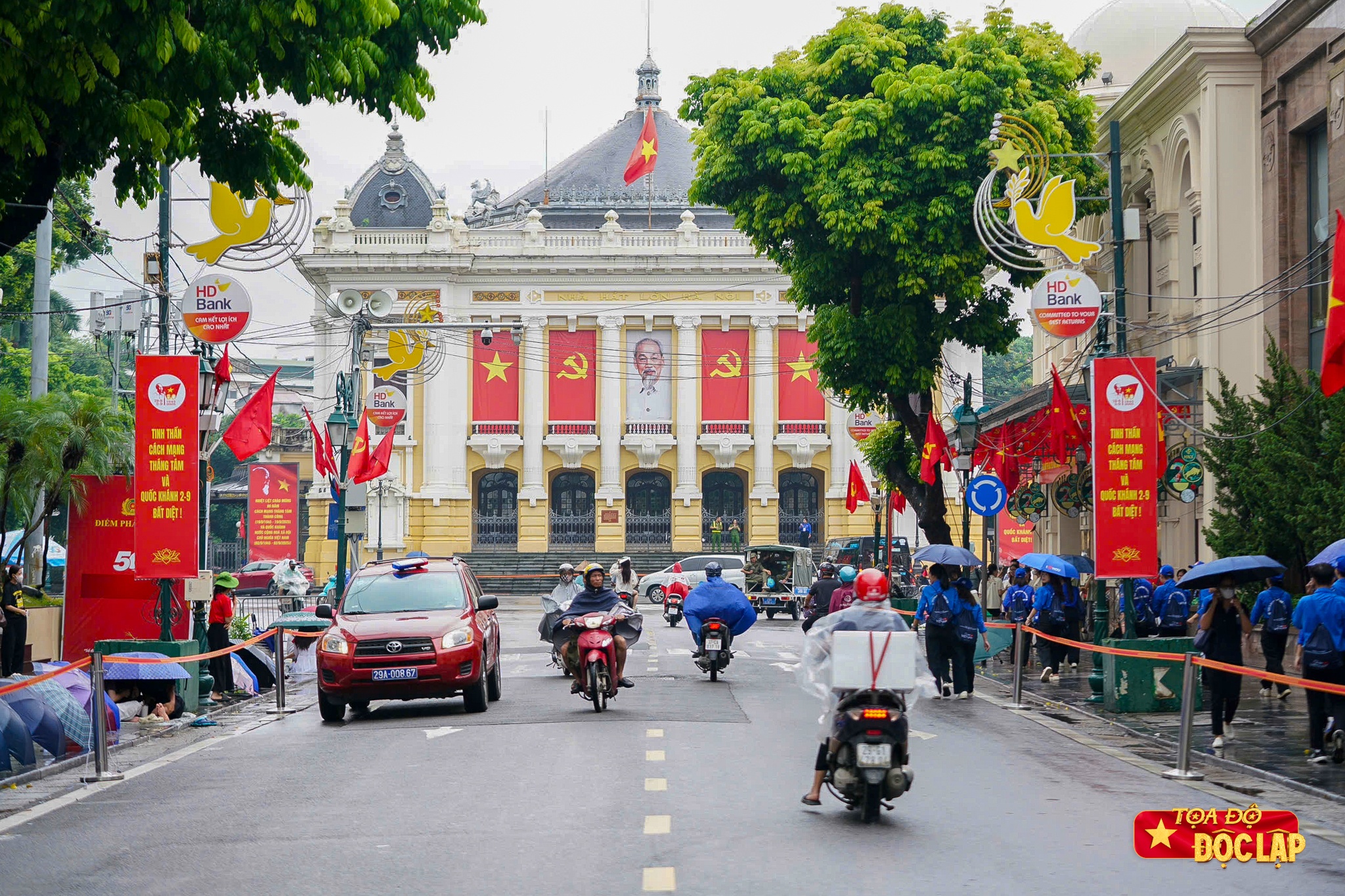giữ chỗ diễu binh  ảnh 1 giu cho dieu binh anh 1