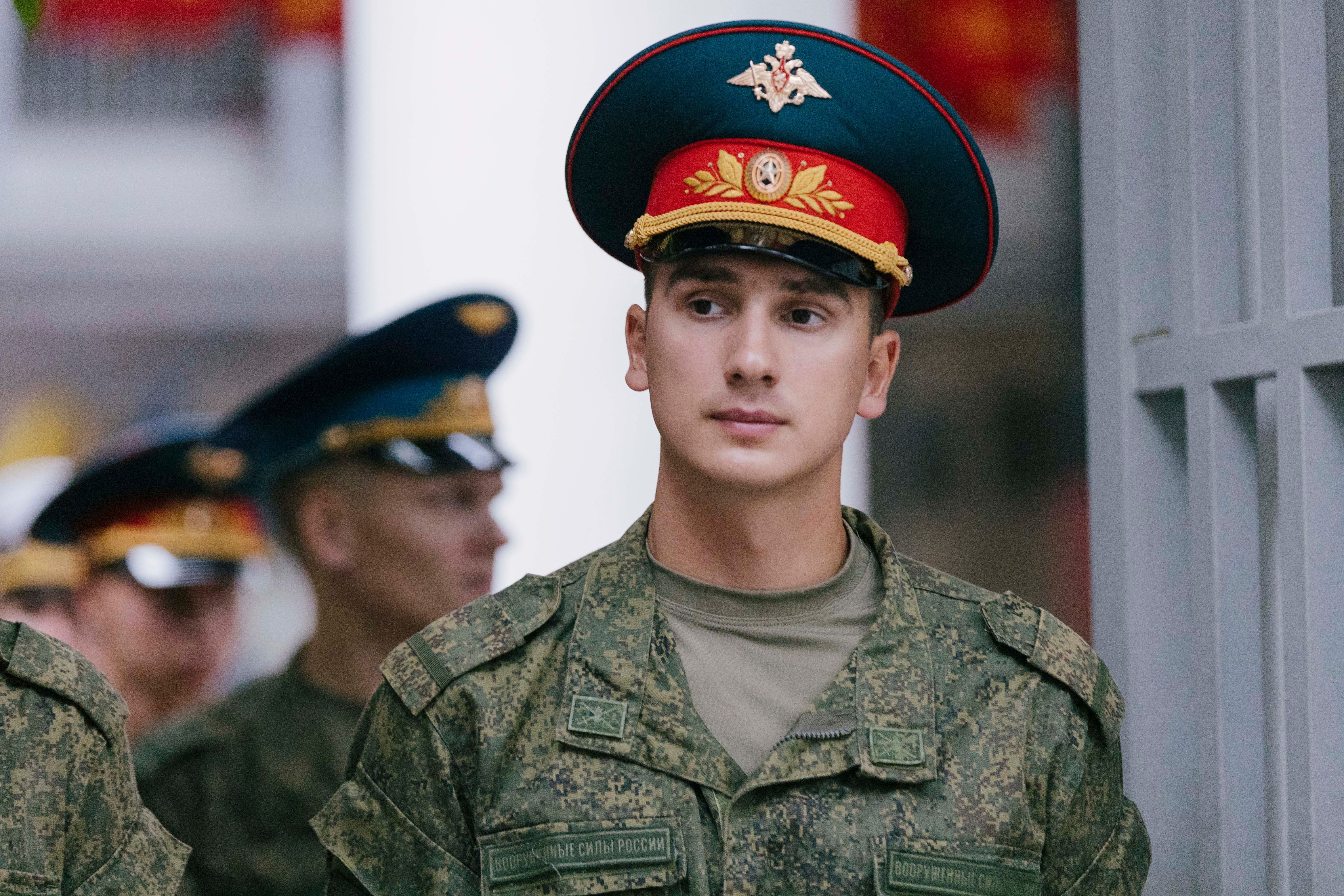 Can canh quan nhan Nga luyen dieu binh o Ba Dinh hinh anh