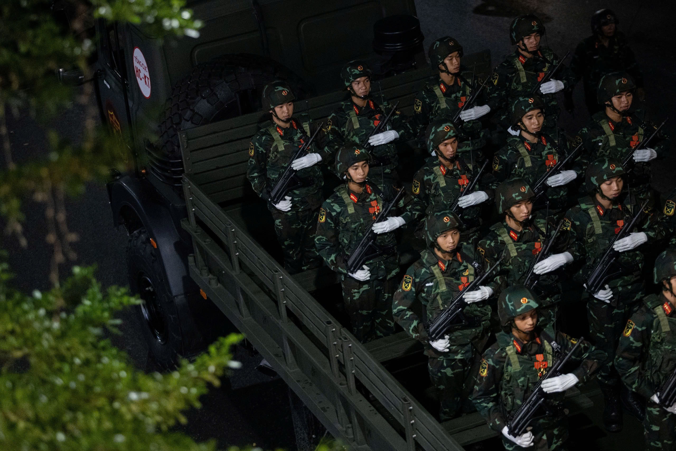 Buoc chan don vang cua cac khoi dieu binh tien ve Quang truong Ba Dinh hinh anh