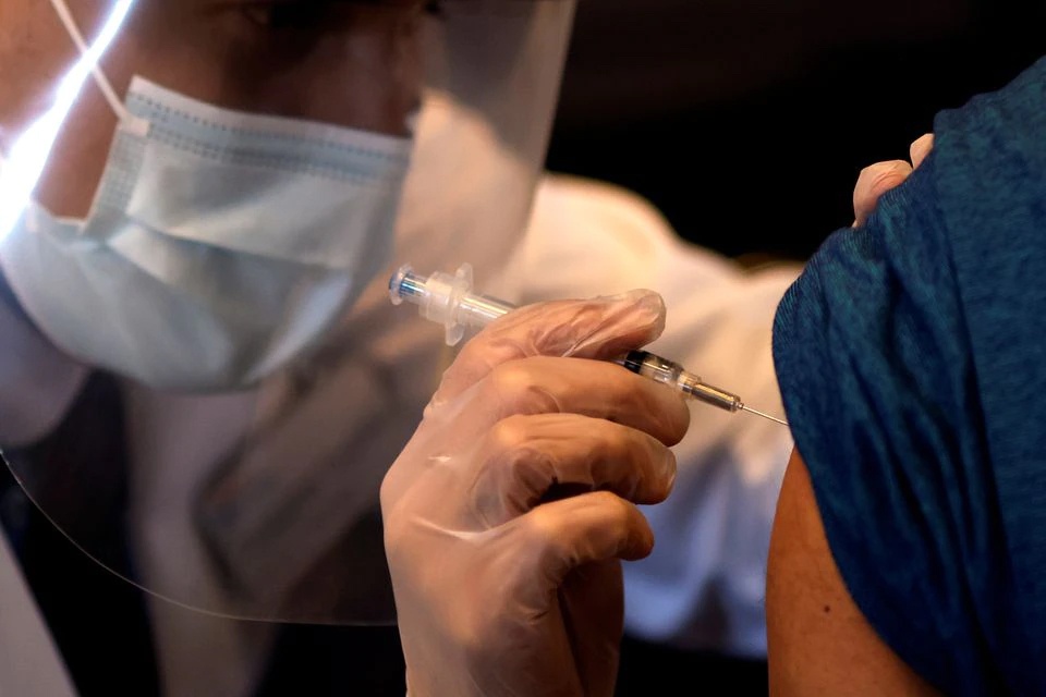 Chinh quyen Trump dat nghi van vaccine Covid-19 gay ra tu vong o tre hinh anh