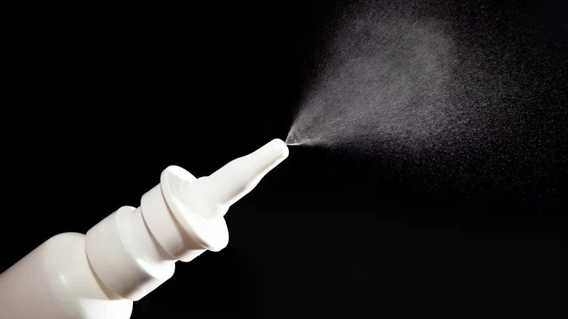 Phap phat trien thuoc xit mui chong cum tu duong, 'danh lua' virus hinh anh