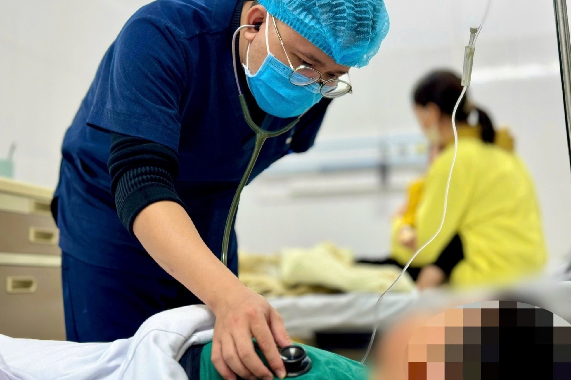 Ca mac cum A dang tang rat nhanh, nhieu tre bi viem phoi hinh anh