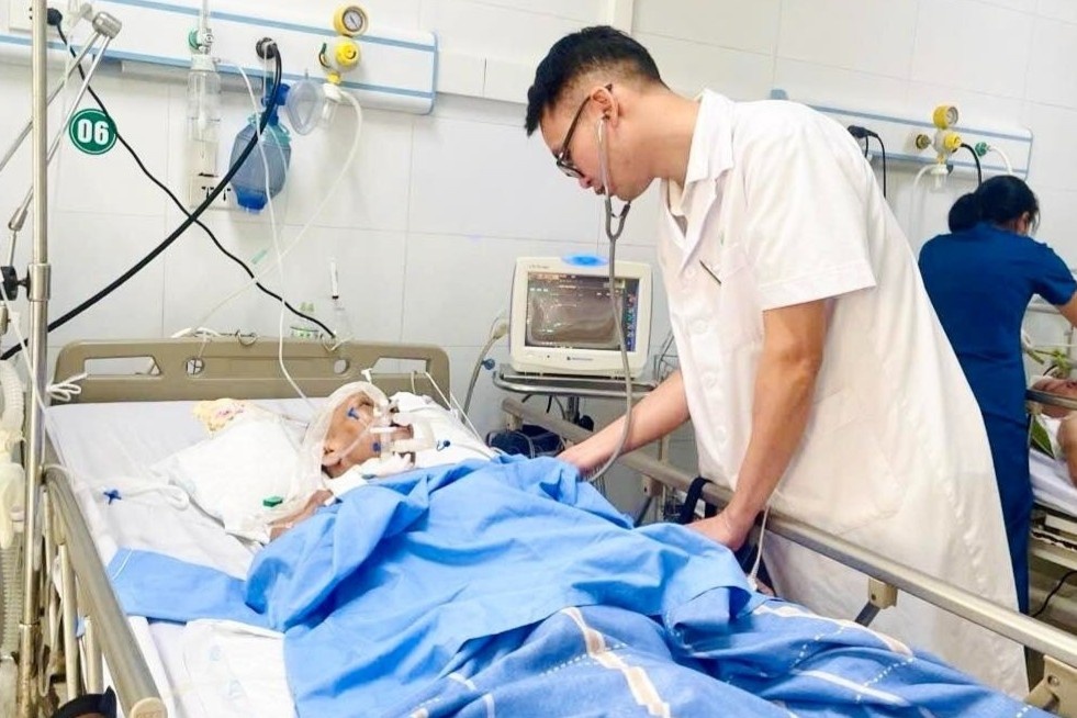 Uon van toan than sau mo o bung, nguoi phu nu nguy kich 1 thang hinh anh