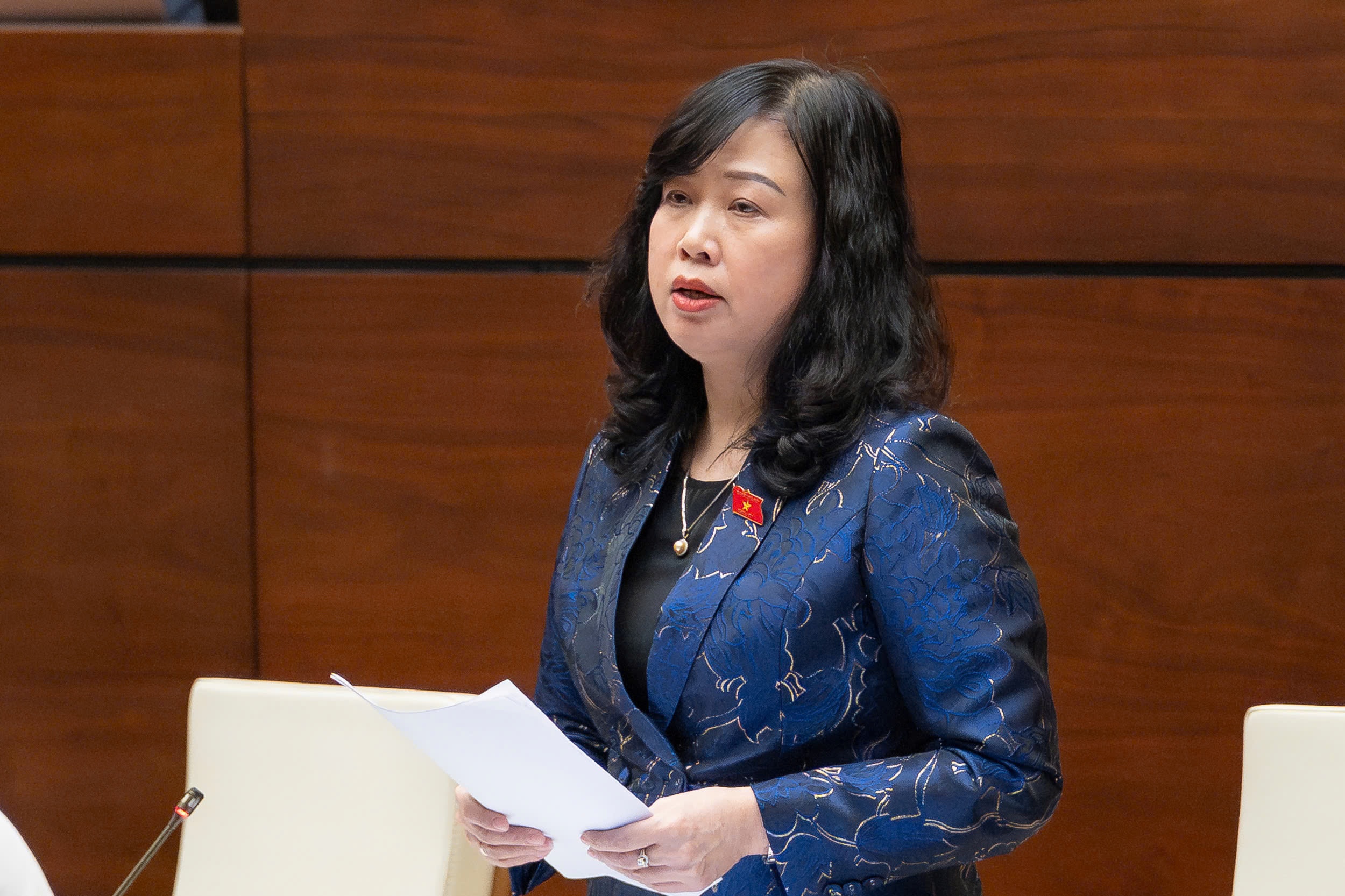 Bo truong Y te giai trinh ve chinh sach mien vien phi, bao hiem y te hinh anh