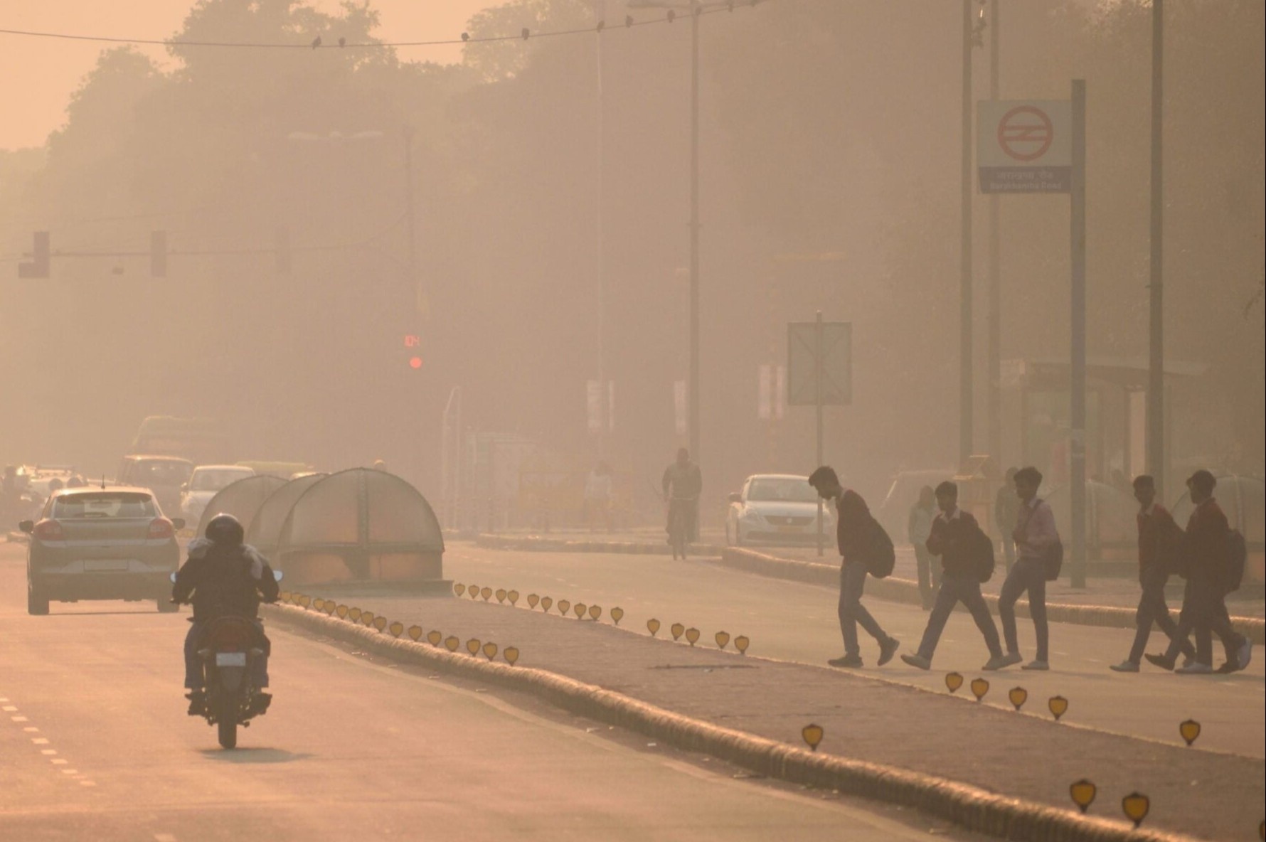 Noi nguoi dan khong dam ra duong, bui min bao trum nhu suong hinh anh