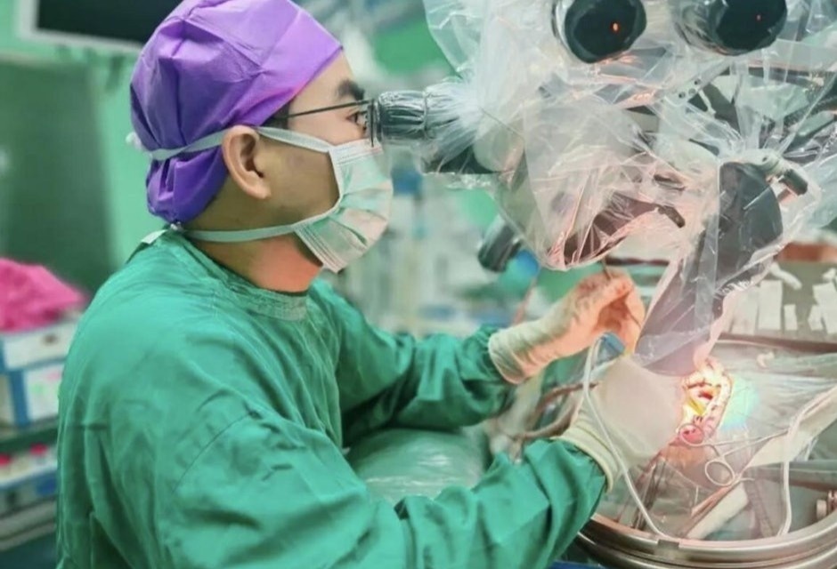 Hinh anh con san dai ben trong nao benh nhan khien bac si soc hinh anh