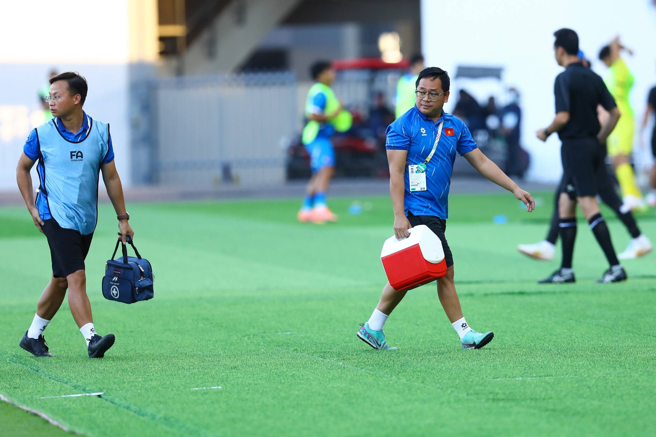 Doi quan khong so ao cuc ngau phia sau mat co SEA Games 33 hinh anh