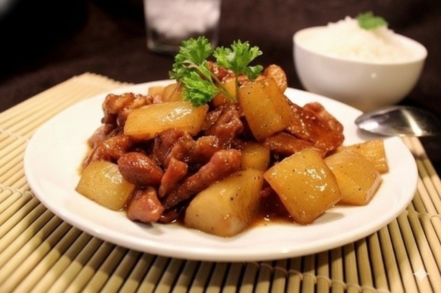 Vi sao nen an thit kho cu cai trang? hinh anh