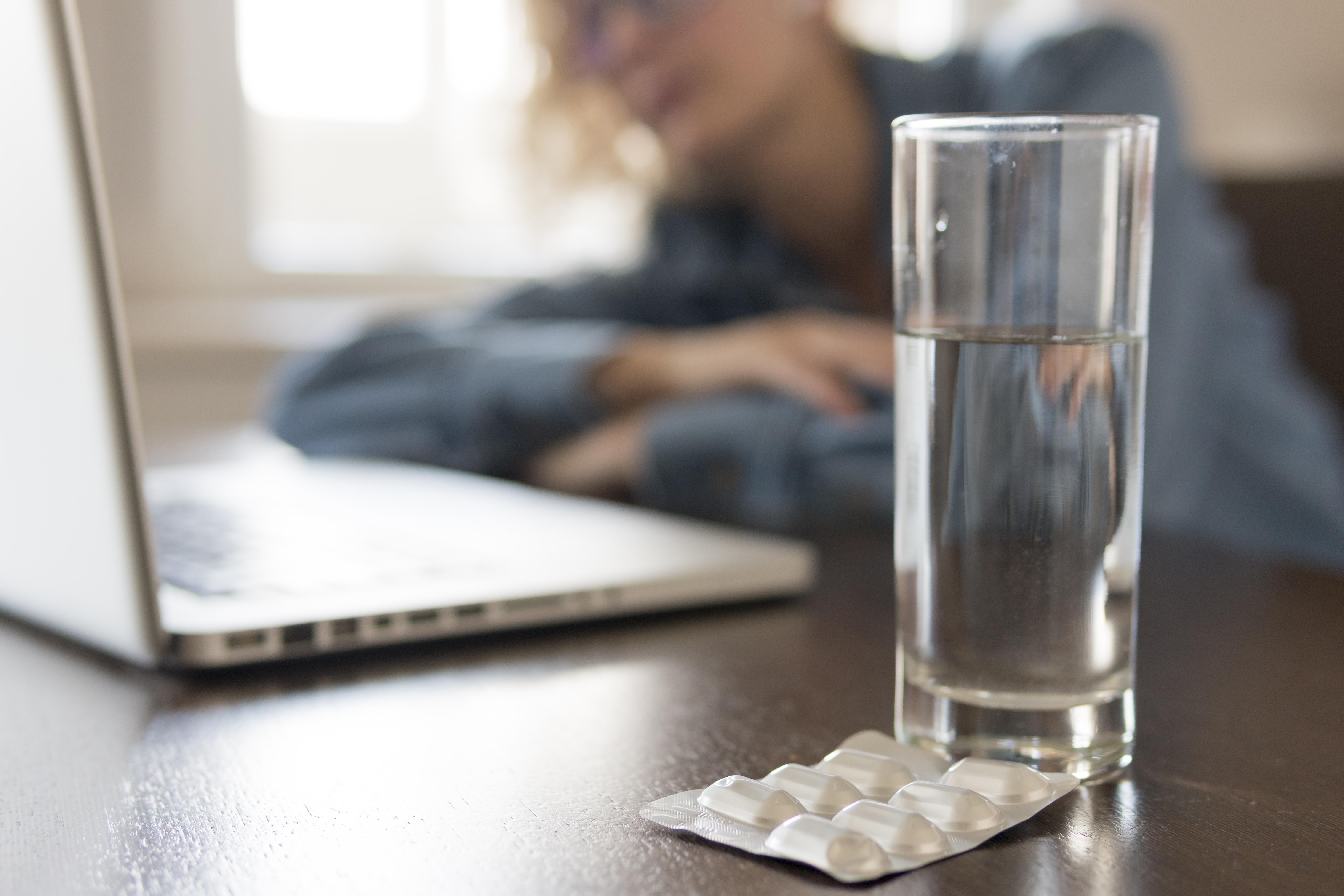 Nhap vien cap cuu vi uong gan 1 vi thuoc giam dau hinh anh