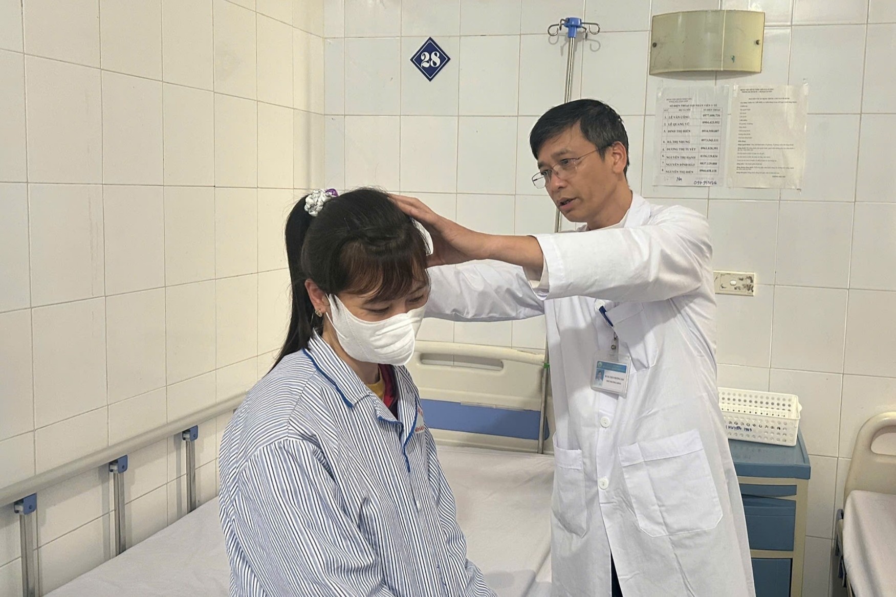 Nguoi phu nu nhiem cung luc 5 loai ky sinh trung hinh anh