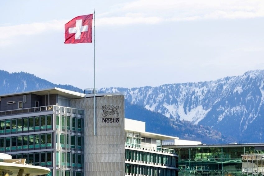 Nestle mo rong thu hoi sua cong thuc tai chau Au hinh anh