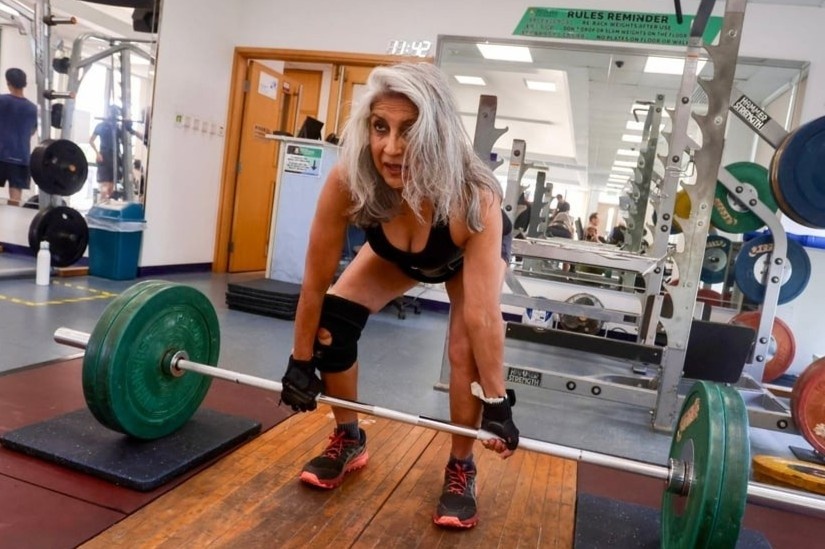 Ngoai hinh kho tin cua nu van dong vien tu ta o tuoi 70 hinh anh