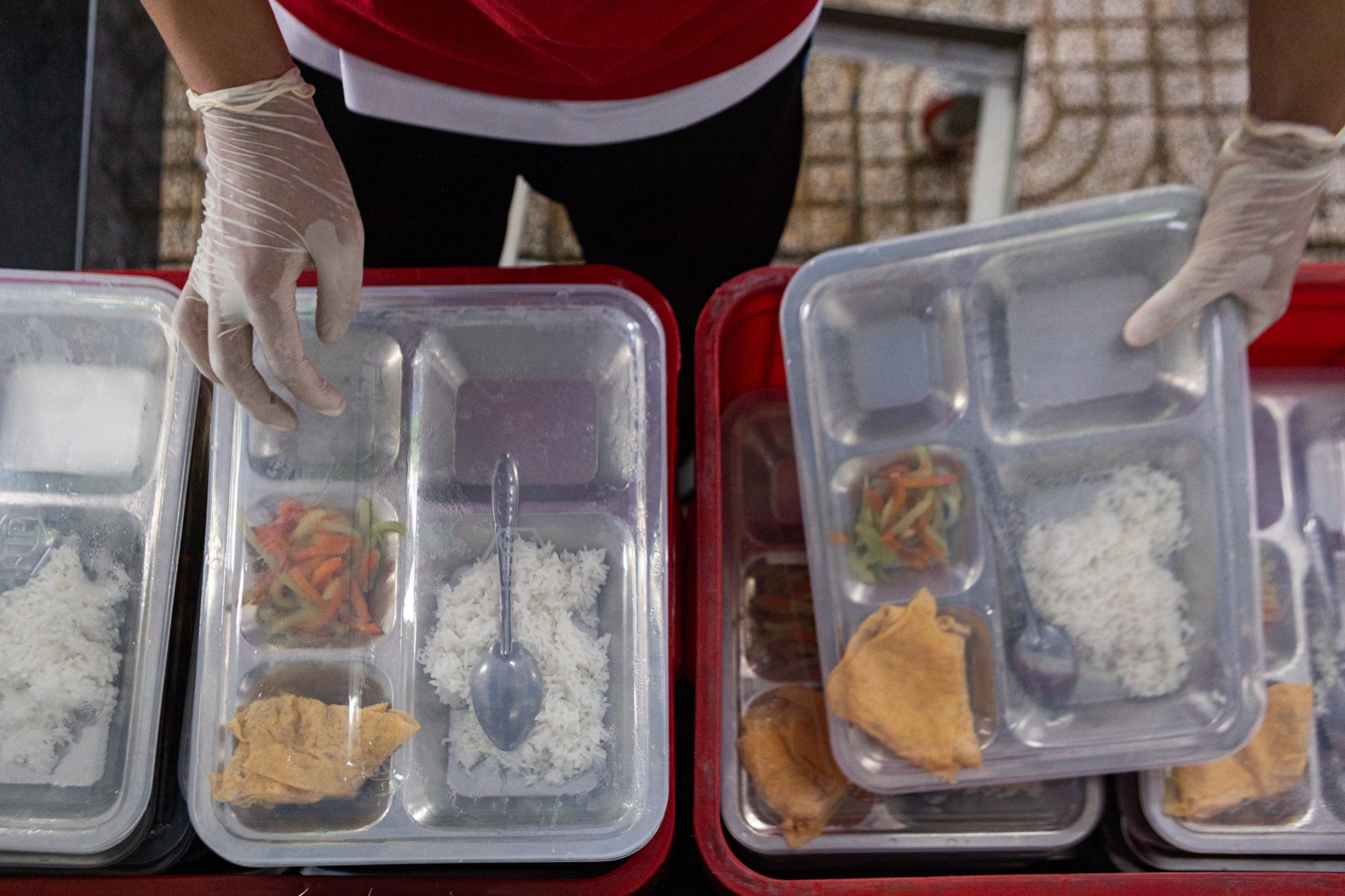 Giam sat bep an tap the, chan lon benh vao truong hoc hinh anh