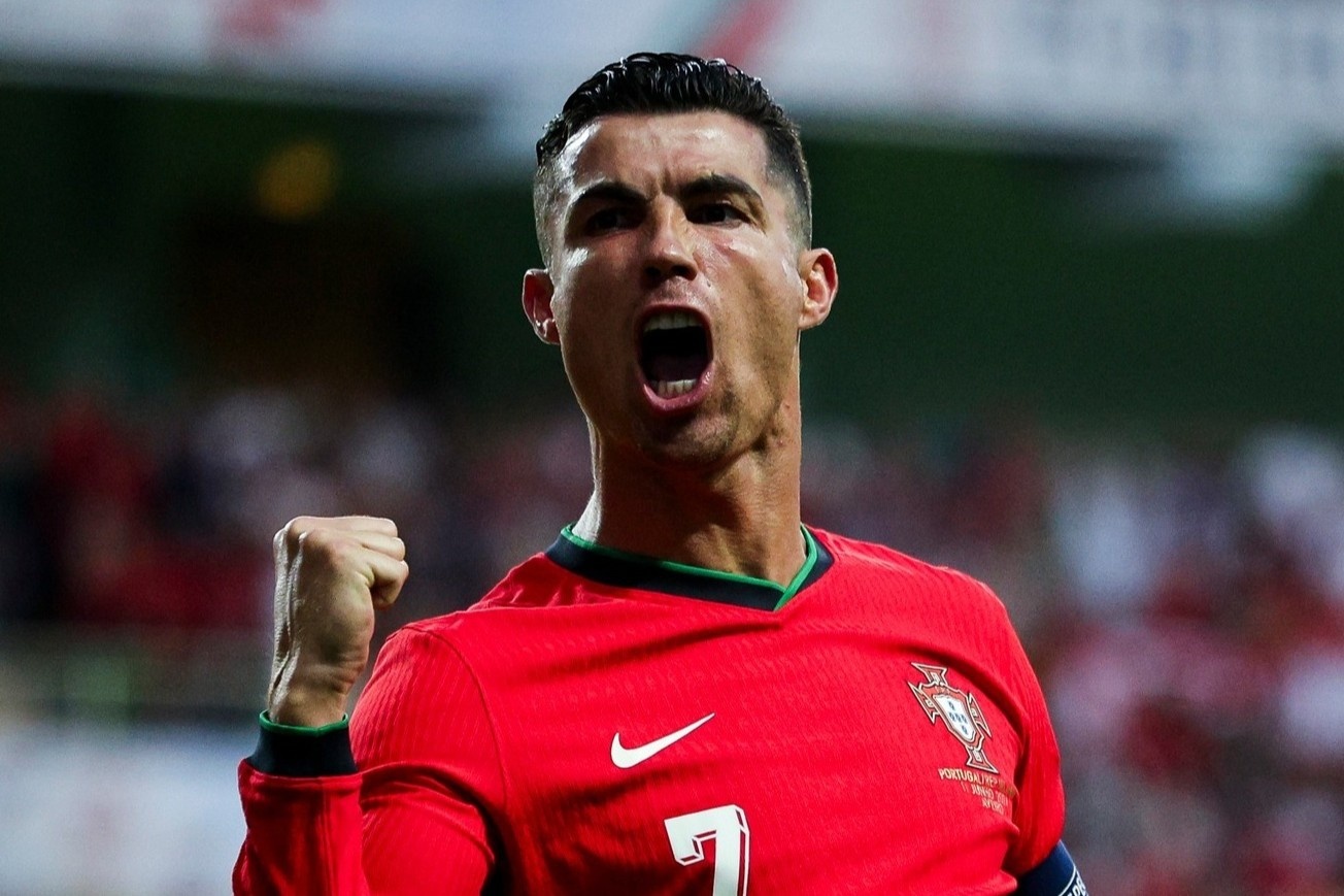 Ronaldo lam dieu khong tuong hinh anh