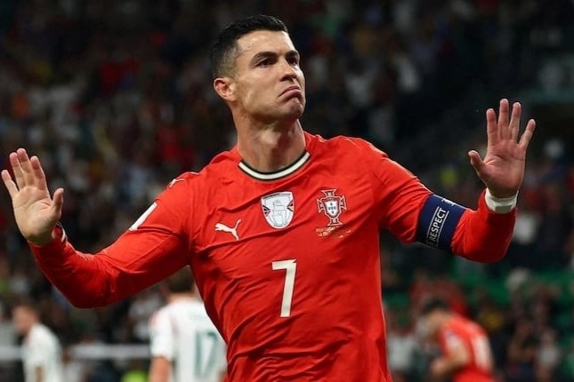 Ronaldo lam dieu khong tuong hinh anh