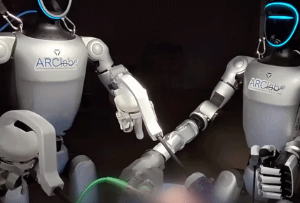 Robot hình người vừa thực hiện thành công ca mổ trên cơ thể sống