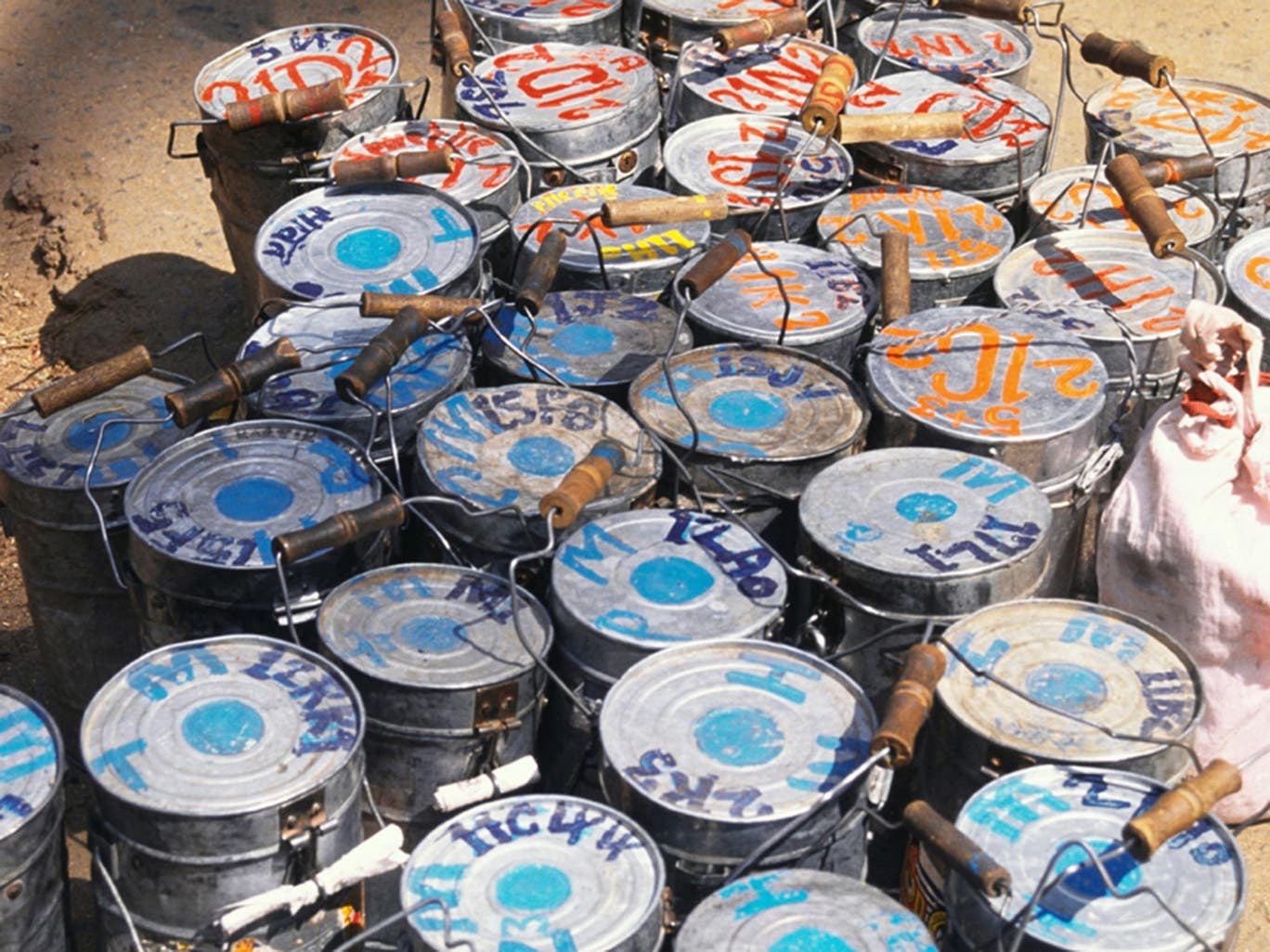 những shipper đầu tiên trên thế giới ảnh 6 nhung shipper dau tien tren the gioi anh 6