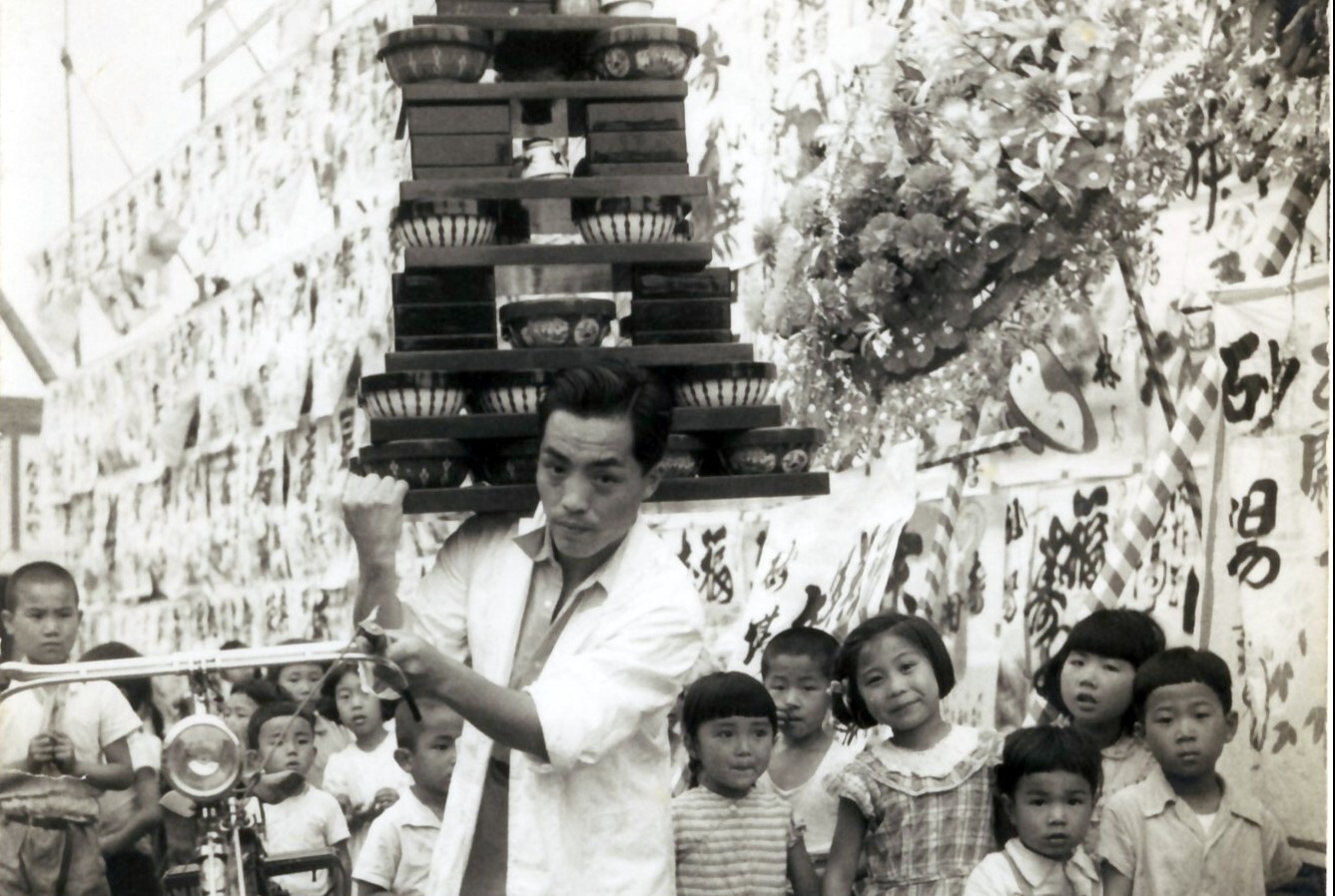 Nhung shipper giao do an tan nha dau tien tren the gioi hinh anh