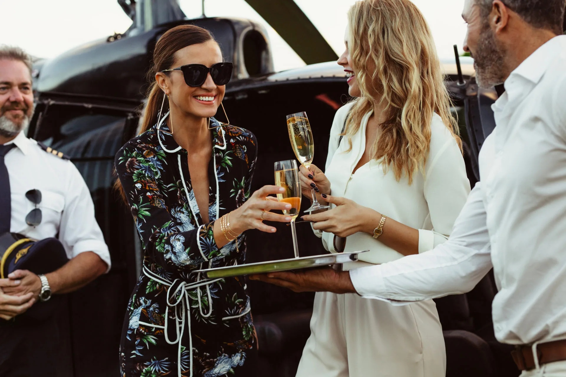 Vi sao chung ta nghien xem nguoi giau khoe cua hinh anh