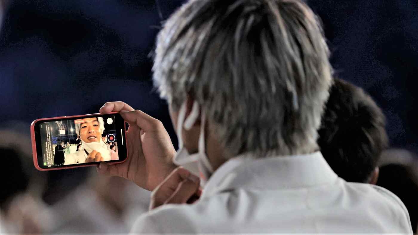 van dong vien ton thuong vi bi bat nat online anh 3