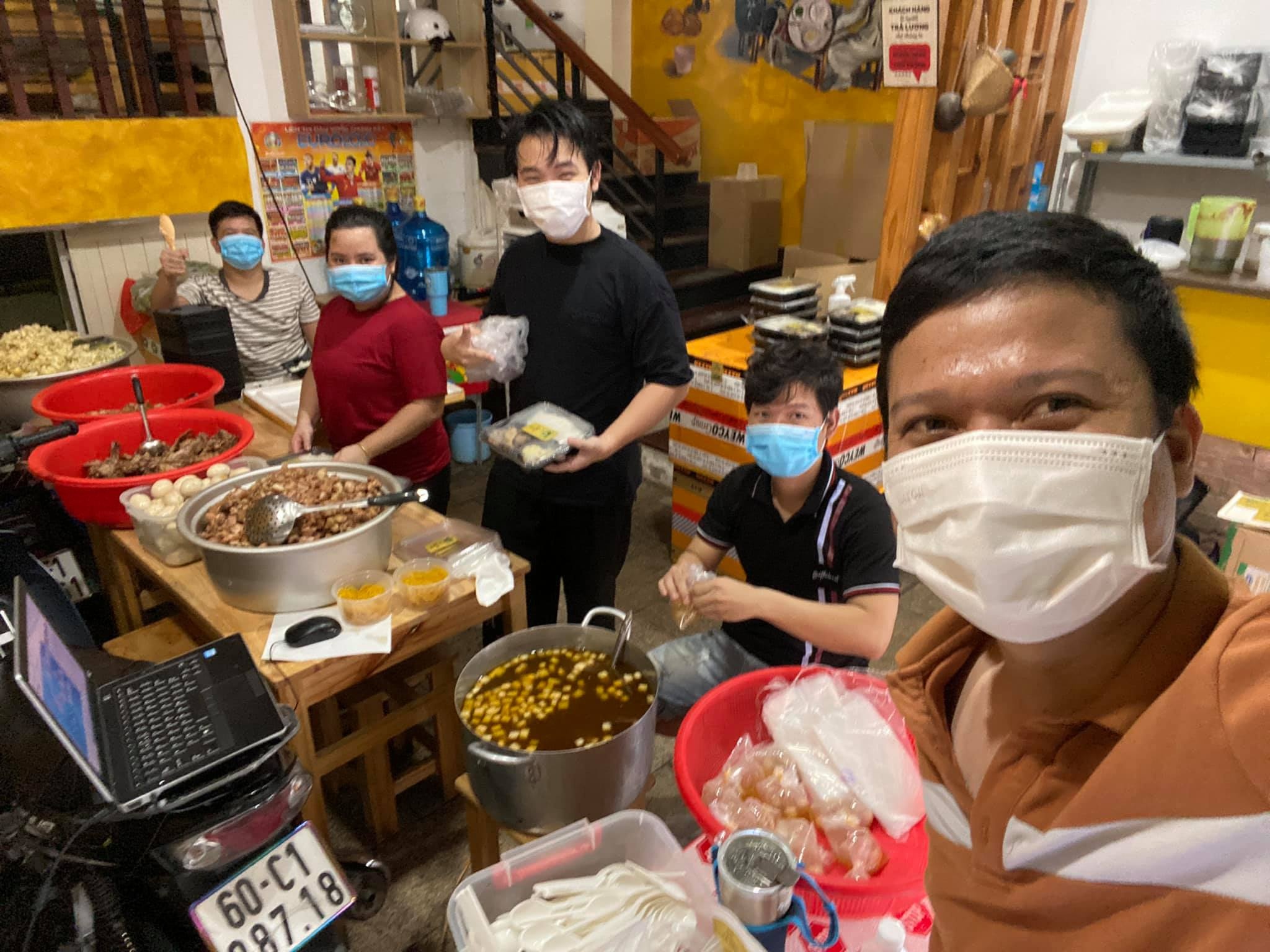 Bep an Ca Men o TP.HCM gop suc chong dich, tra on noi nuoi song minh hinh anh