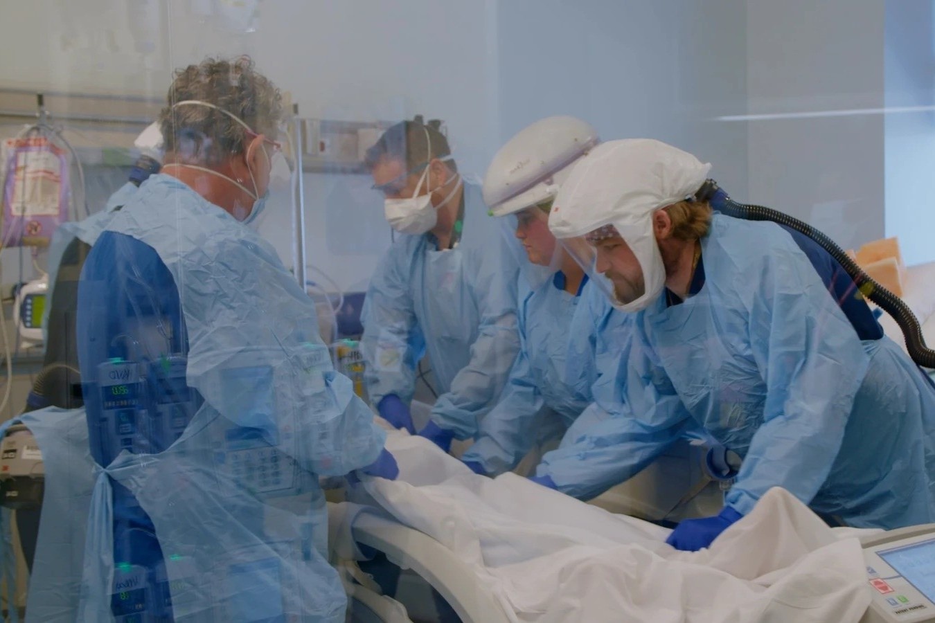 Du suyt chet vi Covid-19, nhieu nguoi My van khong chiu tiem vaccine hinh anh