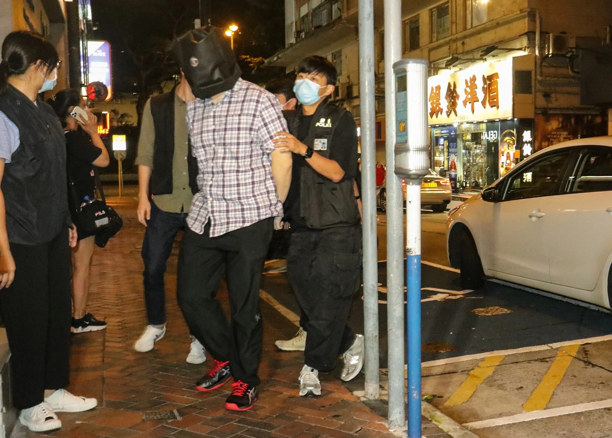 Nghien cuu sinh bi bat vi giet oc sen o Hong Kong hinh anh