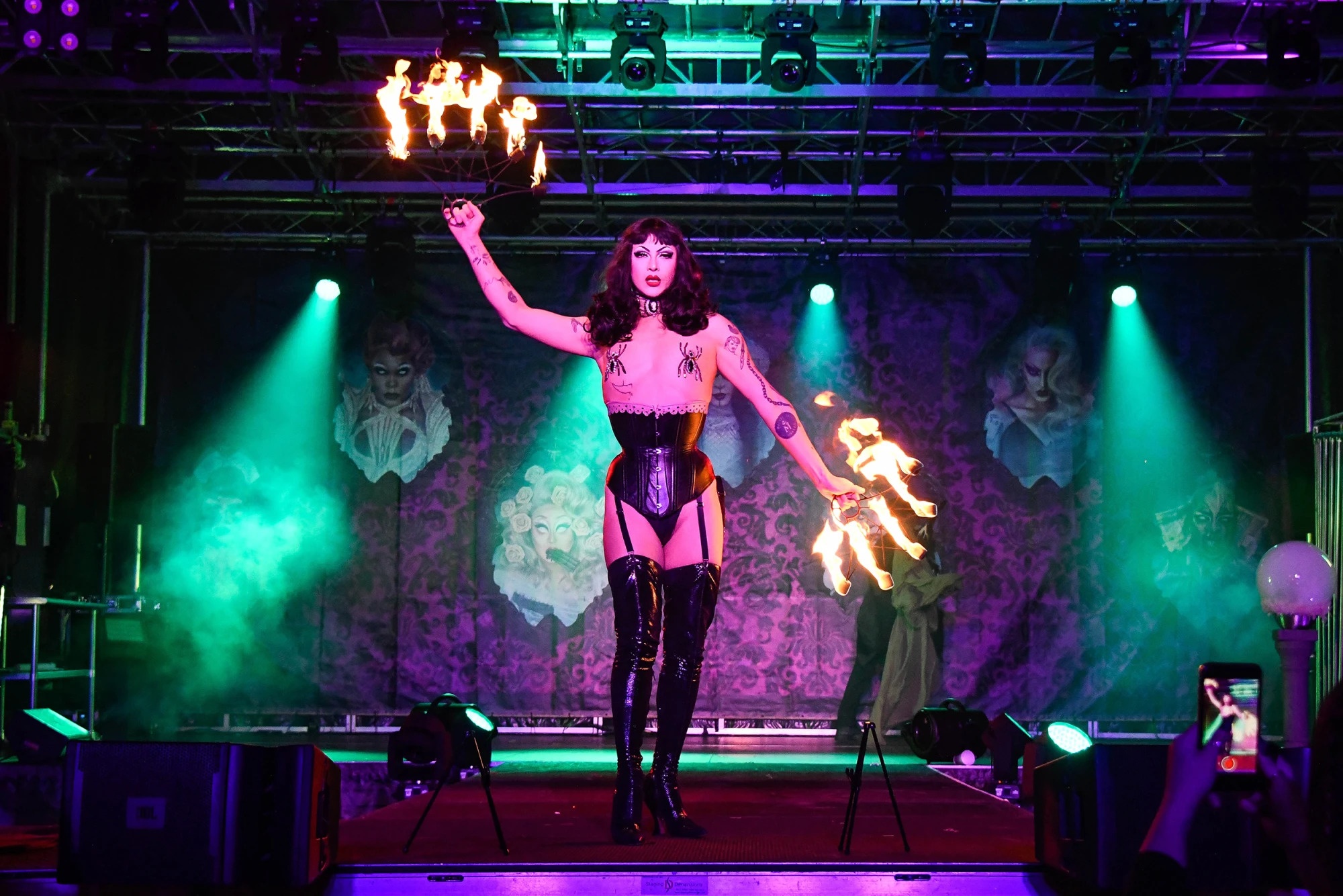 Vì sao Halloween đặc biệt với cộng đồng LGBT ảnh 1 Vi sao Halloween dac biet voi cong dong LGBT anh 1