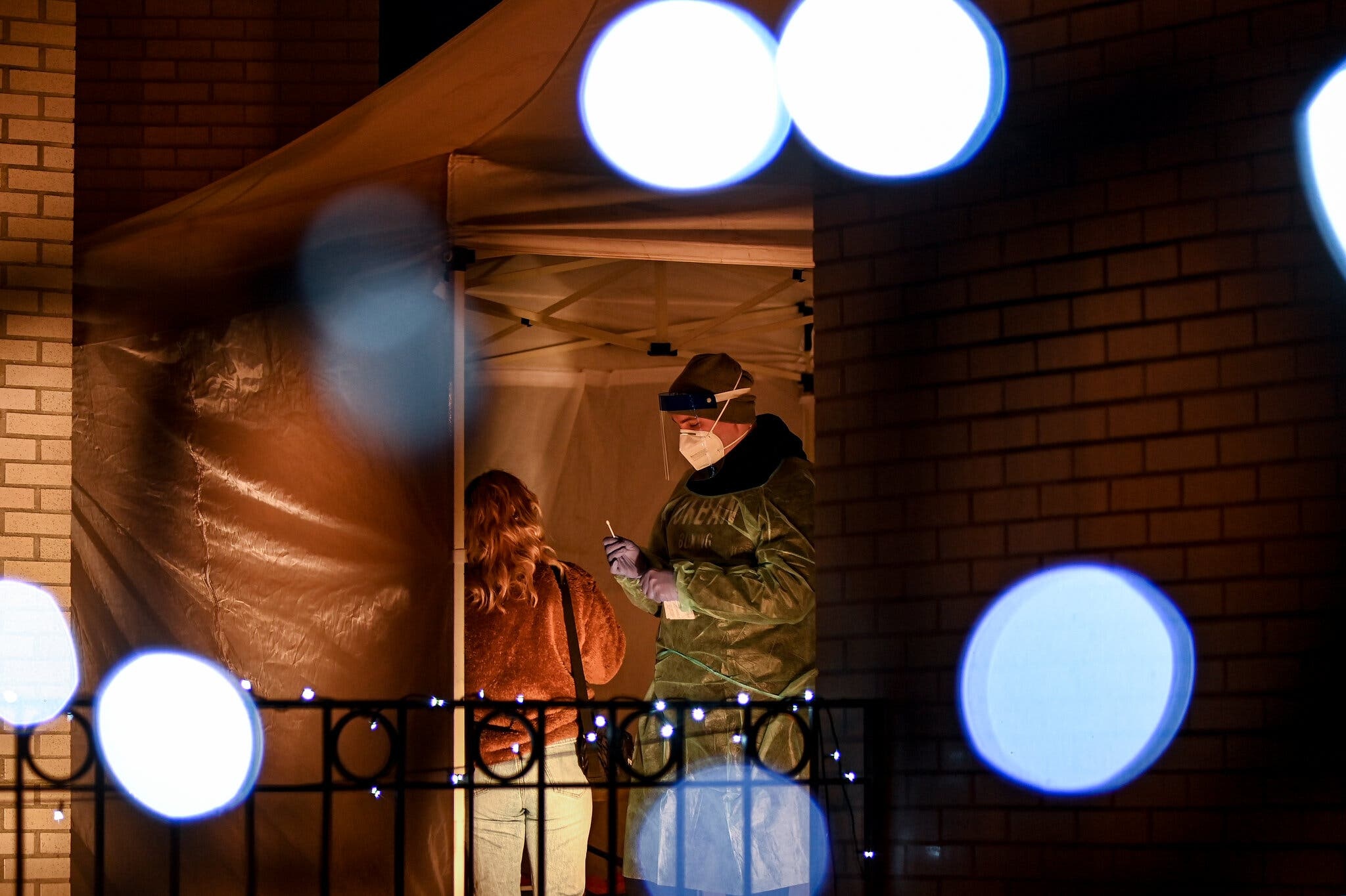 Sau ky nghi, nuoc My du dinh mo cua bat chap dich hinh anh