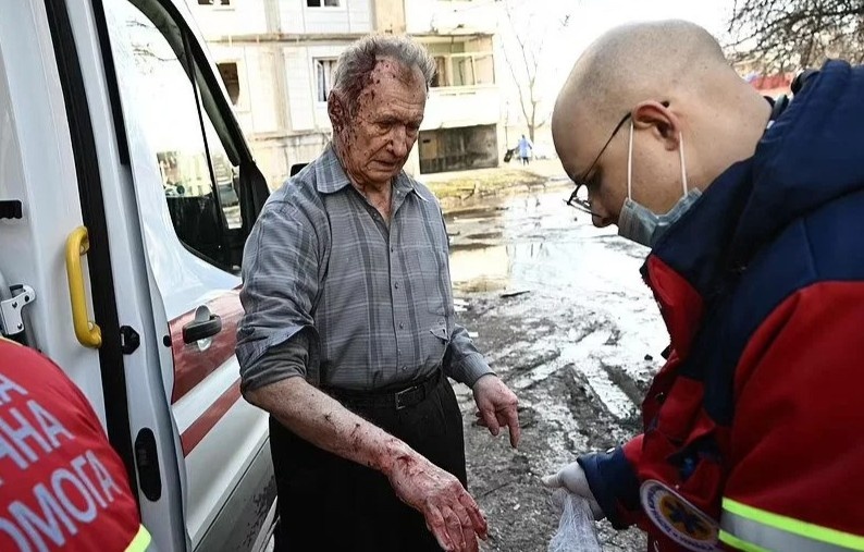 Mang xa hoi tran ngap tin gia ve cuoc giao tranh o Ukraine hinh anh