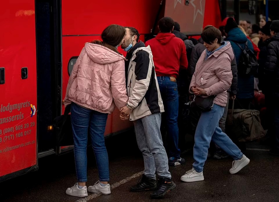 gia dinh Ukraine bi chia cat anh 4