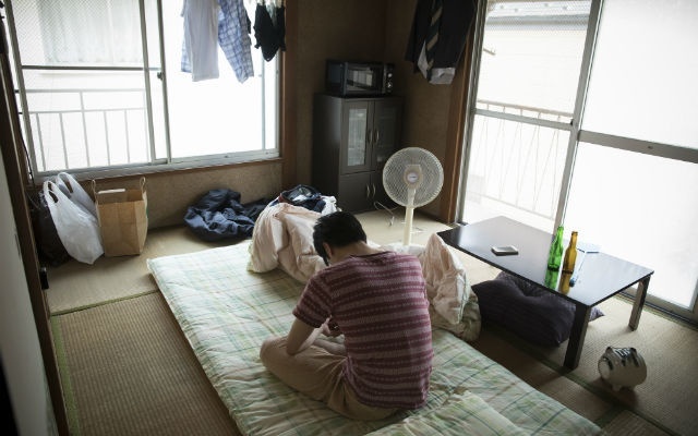 Cai gia cua viec ne tranh giao tiep hinh anh