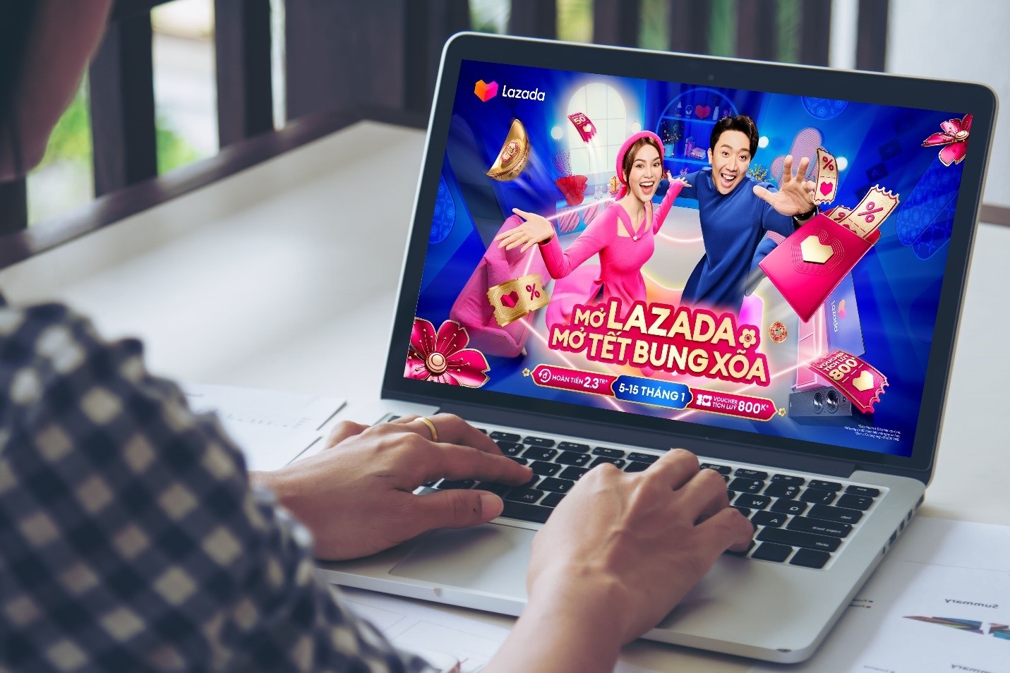 Lazada,  du lich Tet anh 3