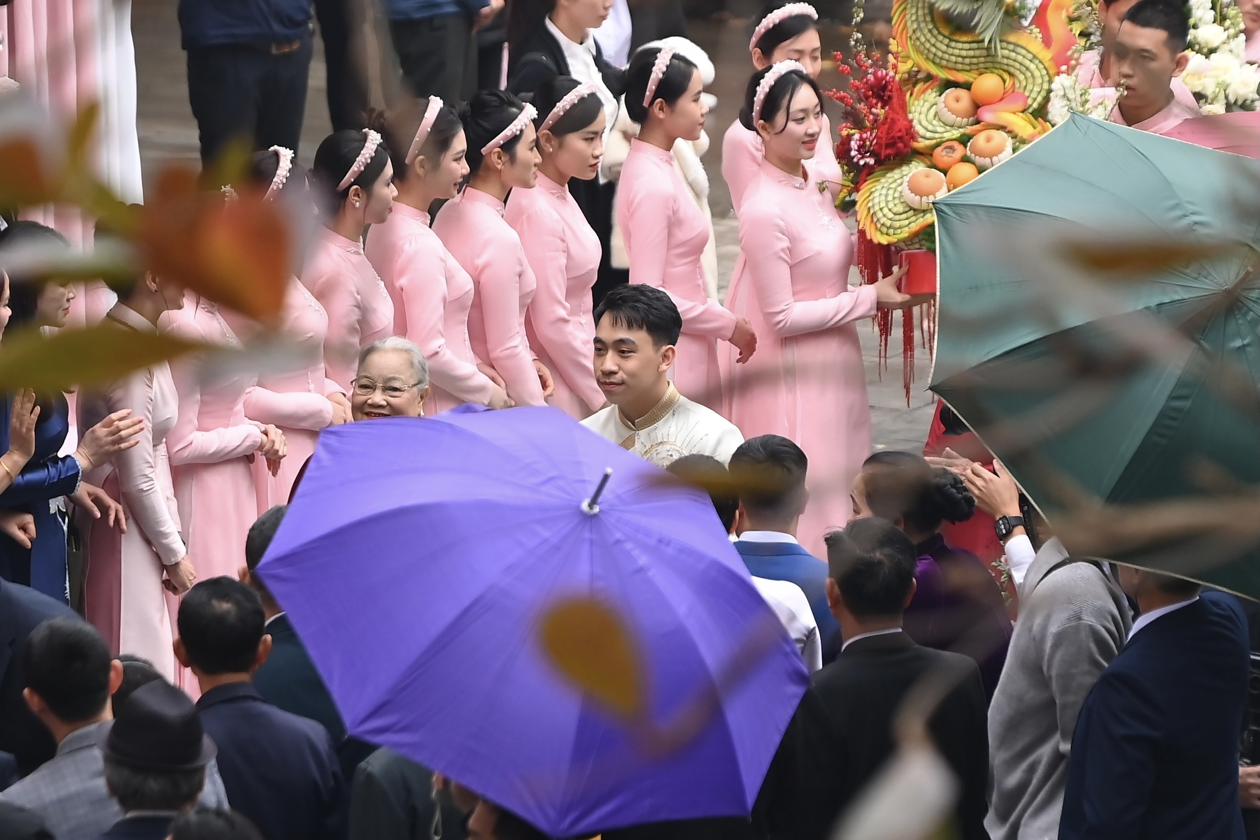 An ninh that chat trong le an hoi cua Minh Hoang va Phuong Nhi hinh anh