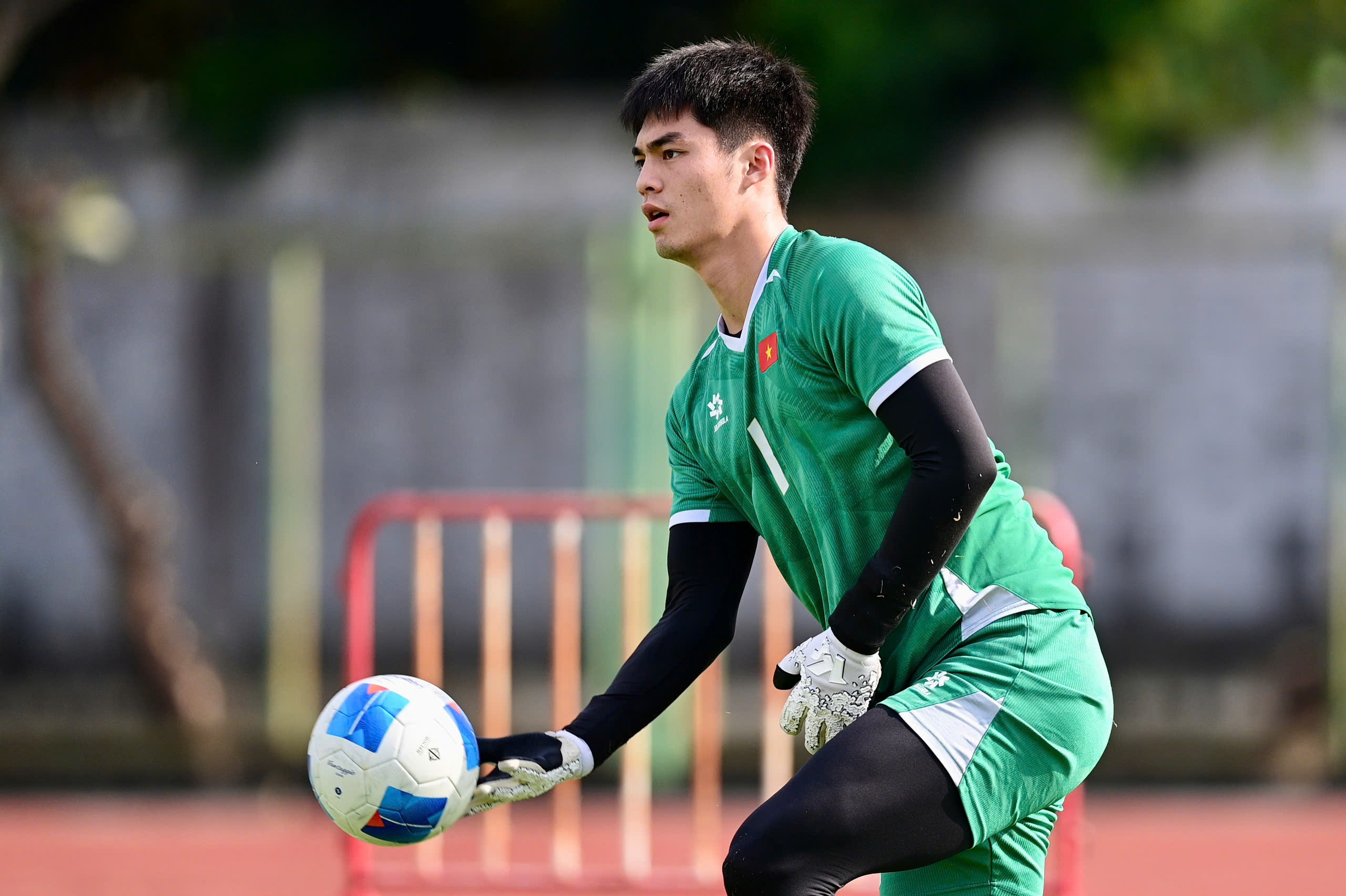 Phan ung cua thu mon U22 Viet Nam truoc ban ket SEA Games 33 hinh anh