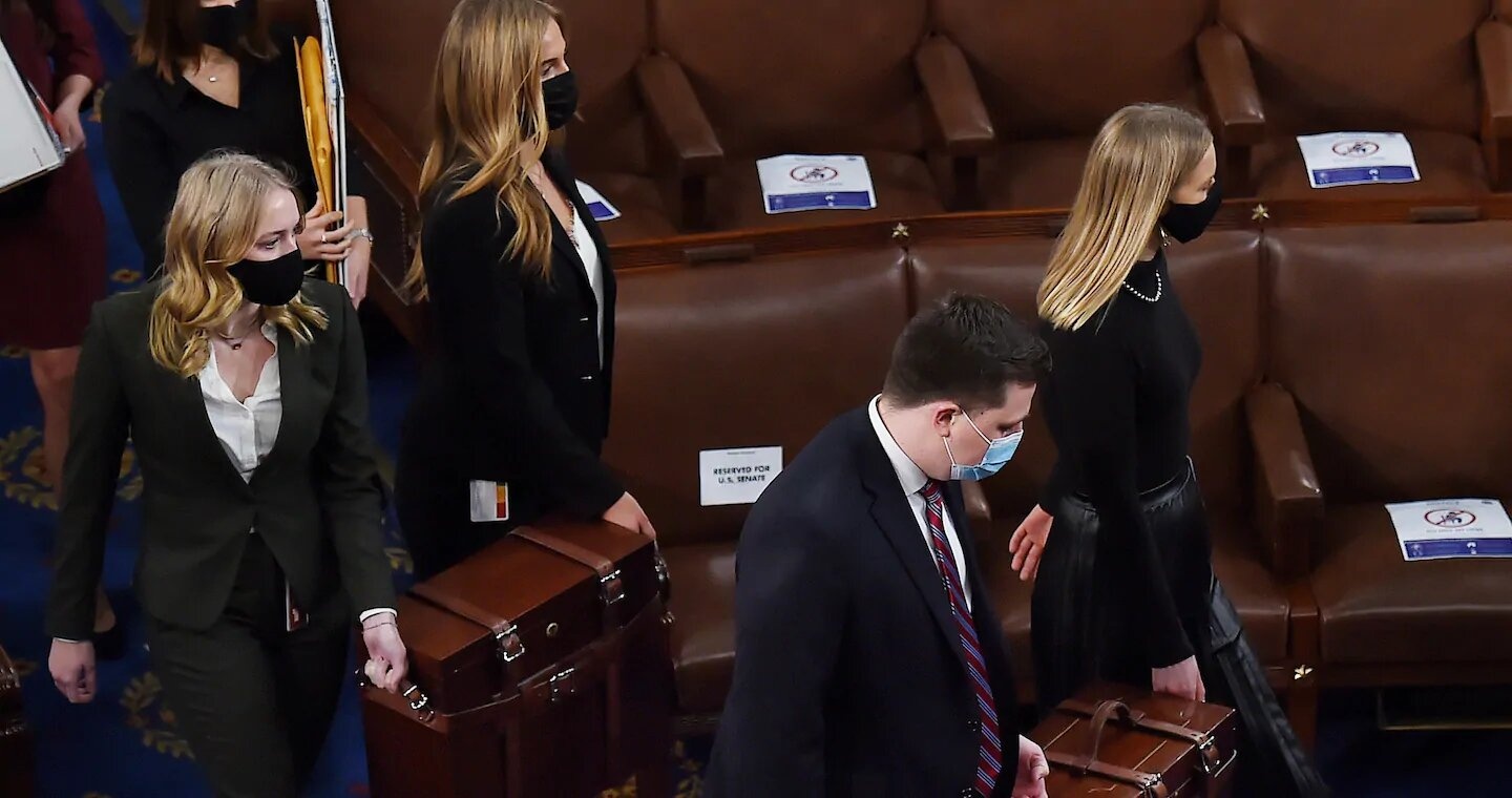 Phat hien bat ngo ve hinh anh ‘giai cuu’ thung phieu dai cu tri hinh anh