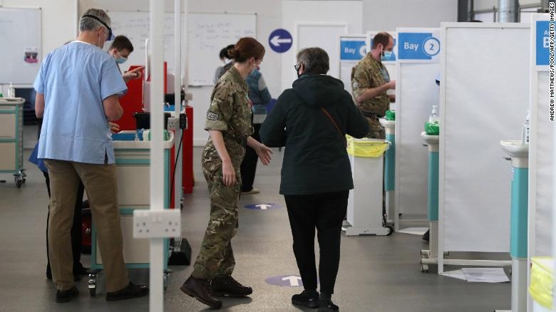 Anh co thanh tuu chong dich dau tien hinh anh