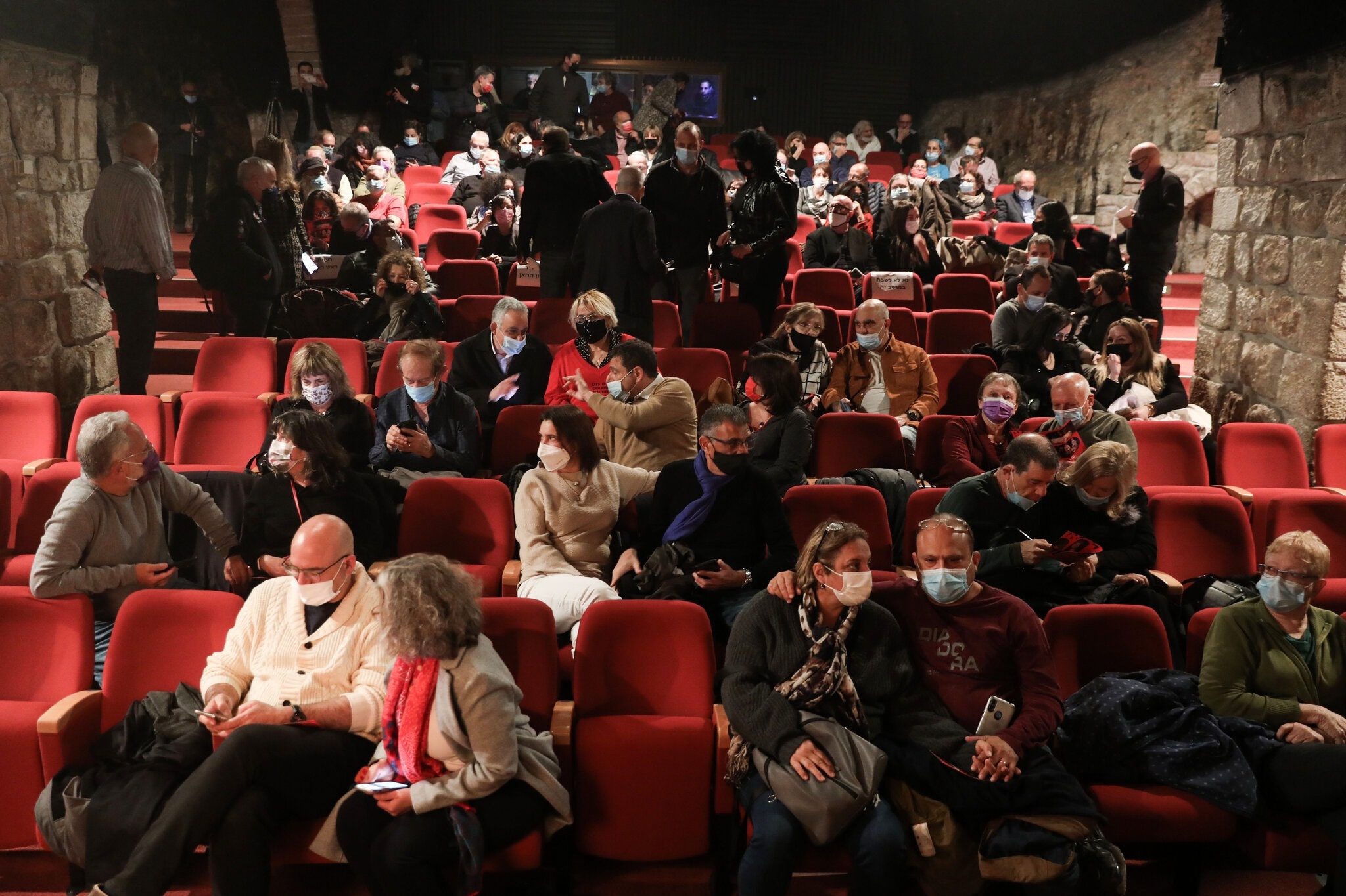 'Ho chieu vaccine' se som mo cua bau troi? hinh anh