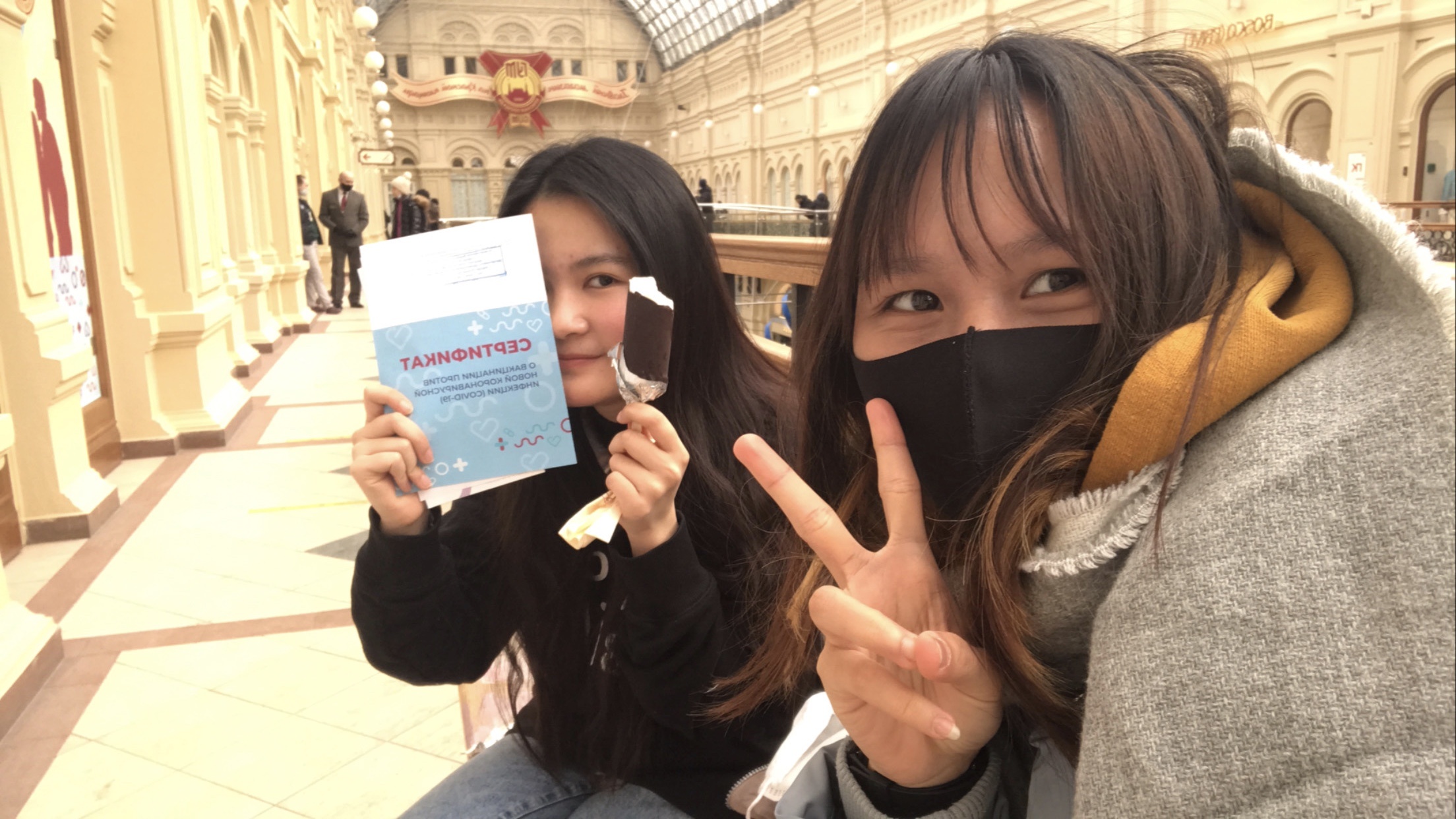 Trai nghiem duoc tiem vaccine mien phi cua nguoi Viet o nuoc ngoai hinh anh