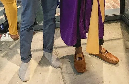 Nam sinh khong duoc du le tot nghiep vi di sai giay hinh anh