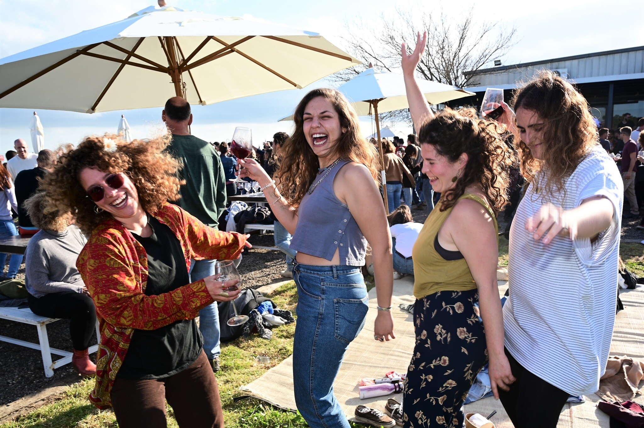 Dai dich Covid-19 se ket thuc nhu the nao? hinh anh