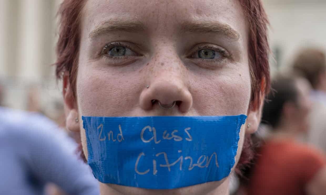 Bac si toan cau: Ban tay cac tham phan Toa Toi cao My 'da vay mau' hinh anh