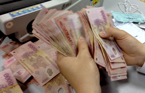 Nhan vien ngan hang soc vi luong 2,5 trieu/thang hinh anh