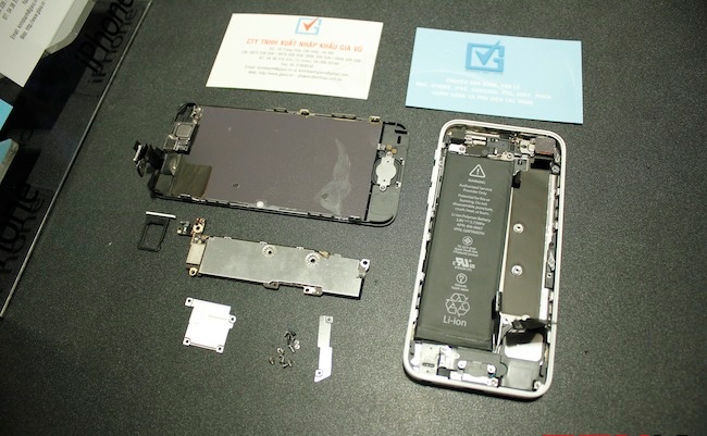 Mo bung chiec iPhone 5C dau tien tai Viet Nam hinh anh