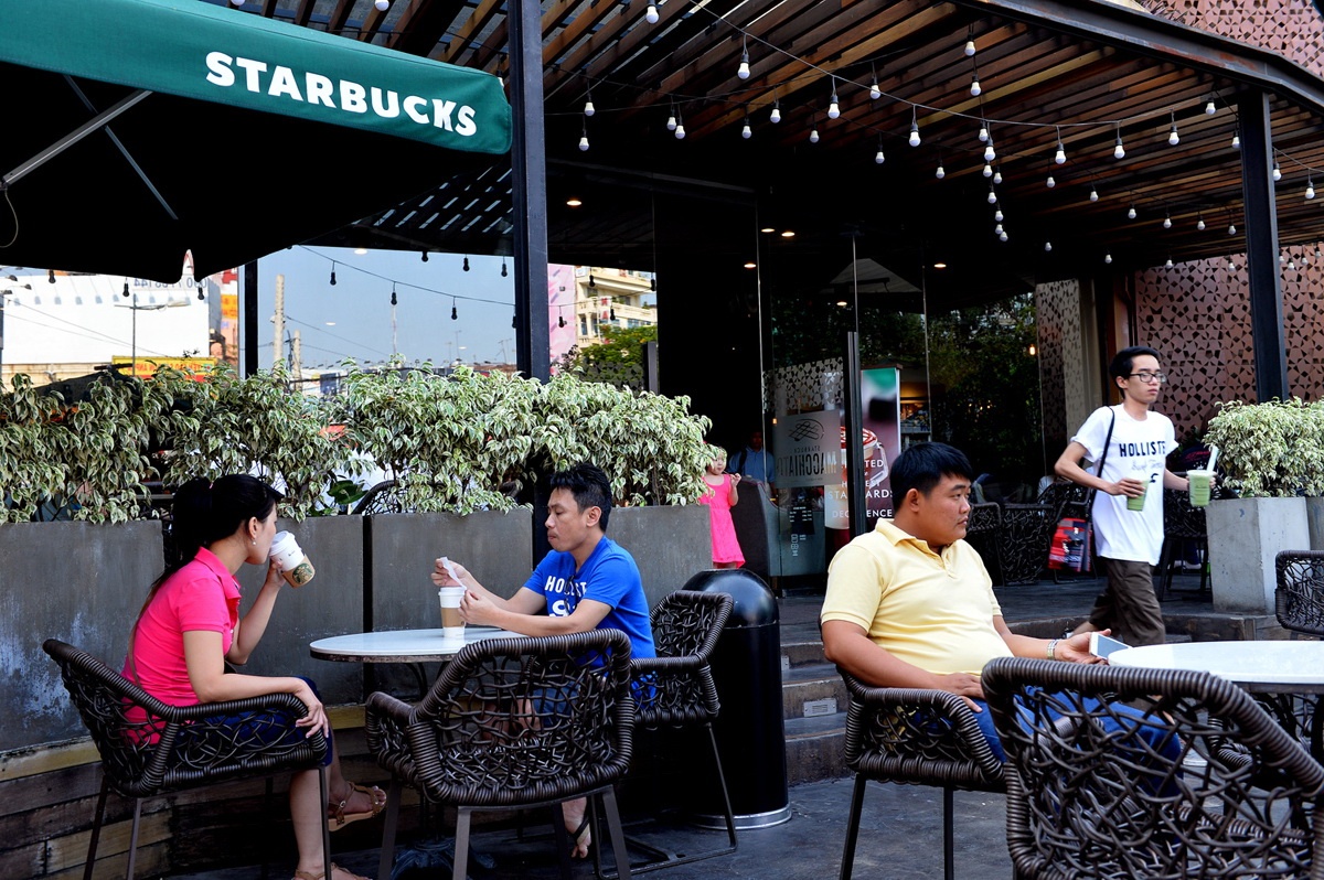 Nhung chuoi ca phe dinh dam hut khach bang chieu gi? hinh anh