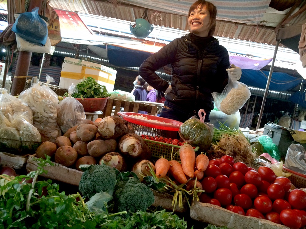 Cuoi vu, rau xanh doi gia 400% hinh anh